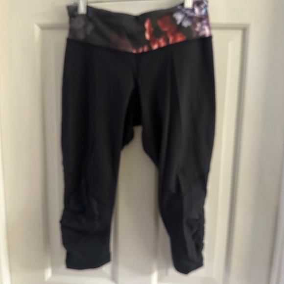 Lululemon Crane Crop Spring Has Sprung Black Floral Ruched Leggins 6 - Picture 2 of 5
